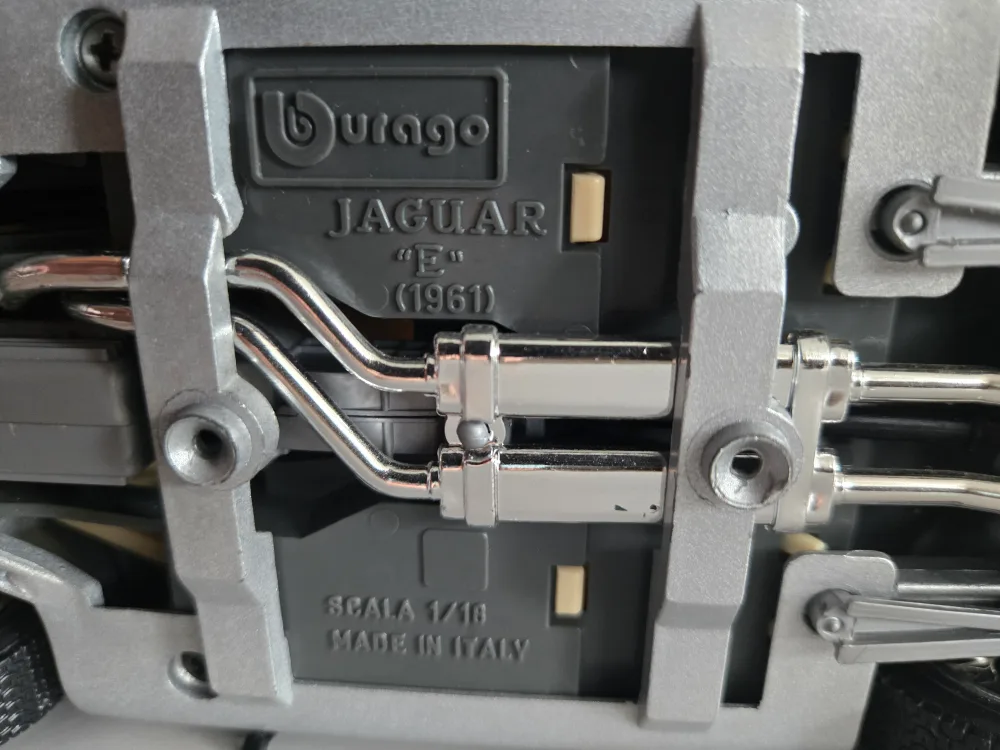 Vintage 1961Jaguar E-Type Diecast Model Car #3038 image indicator(9)