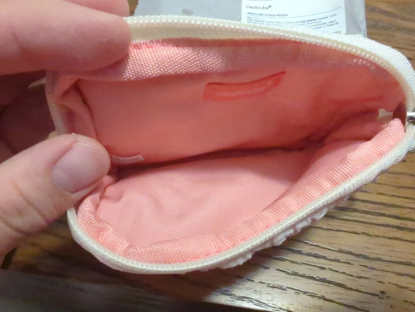 Medicube Cloud Pouch - New in Package!🥕 image indicator(3)