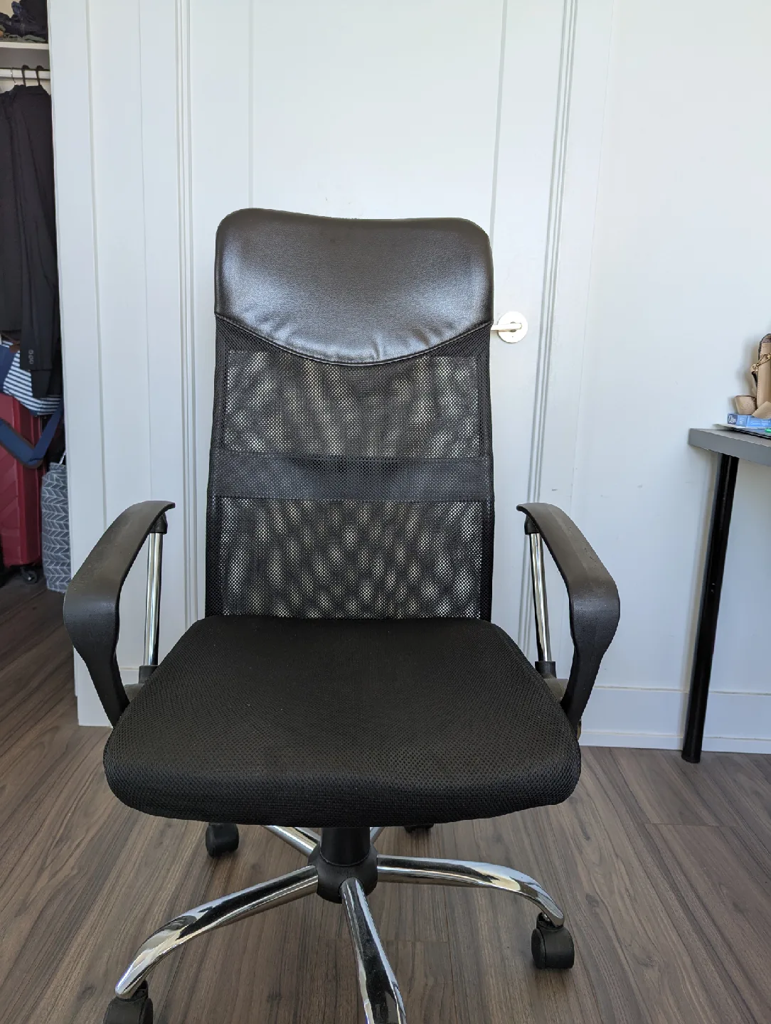 Black Mesh Office Chair thumbnail