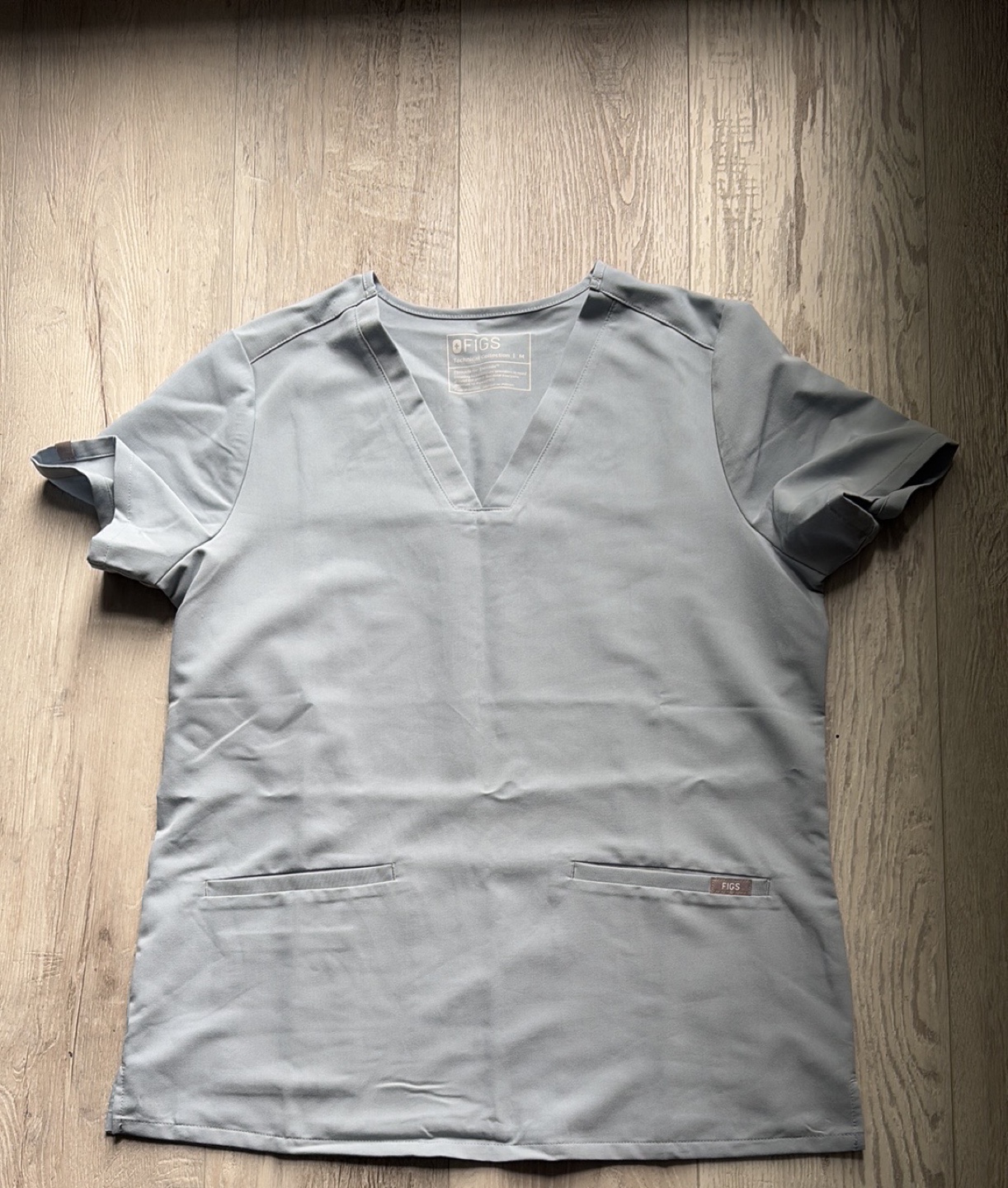 Figs casma 3 pocket scrub top