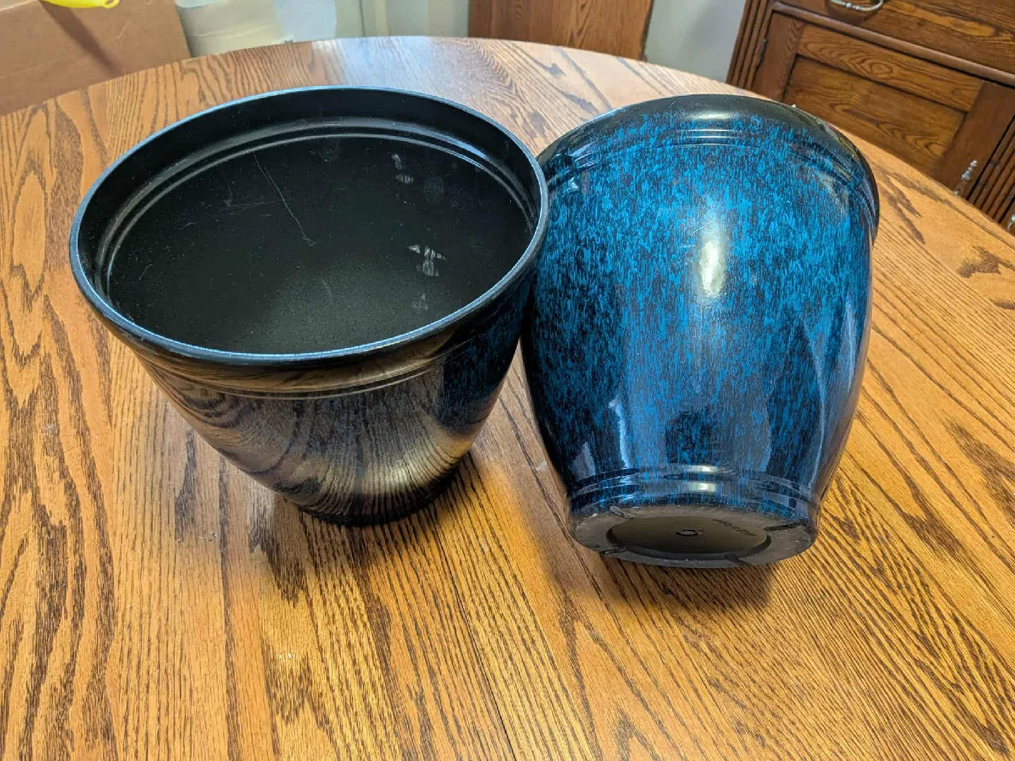 Blue Plastic Planter Pots thumbnail