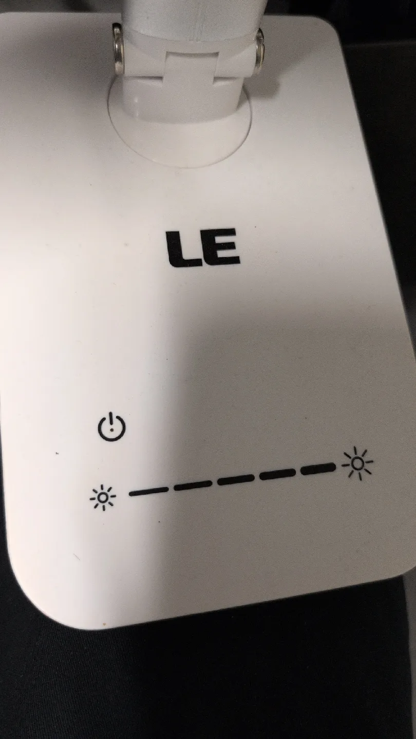 LE Desk Lamp - Silver image indicator(2)