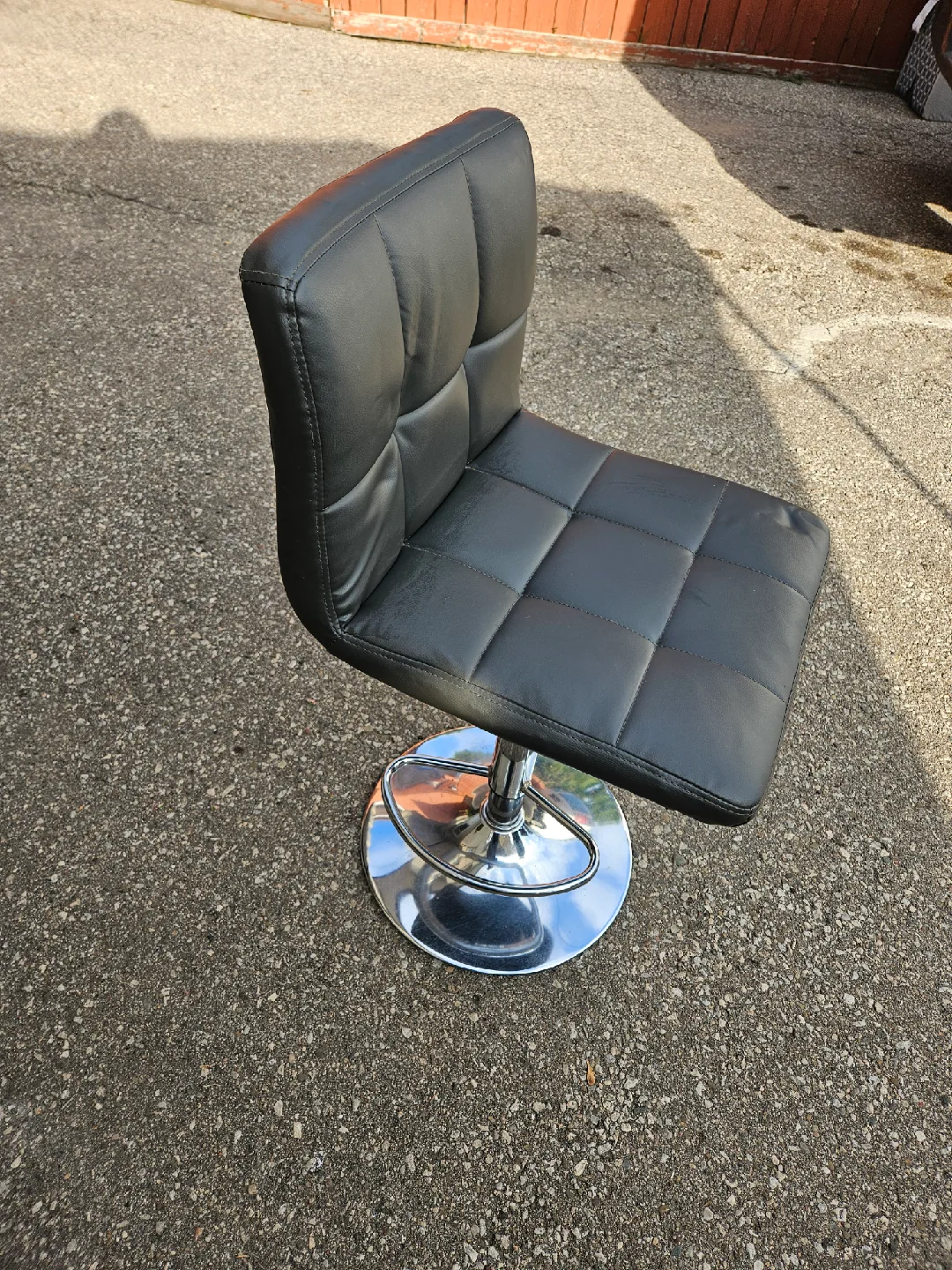 Black Swivel Bar Stool image indicator(3)