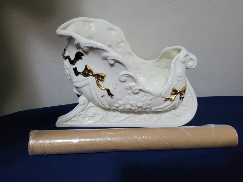 NEW 🎁  Porcelain White Sleigh Decoration image indicator(3)