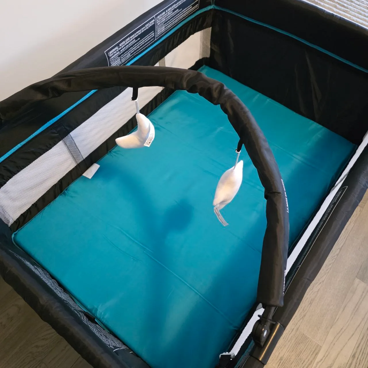 Harmony Play & Go Deluxe Playard, 40" x 28" x 29" image indicator(2)