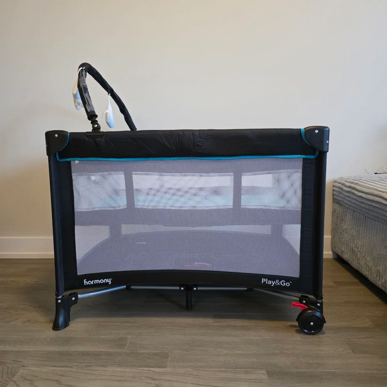 Harmony Play & Go Deluxe Playard, 40" x 28" x 29" image indicator(3)