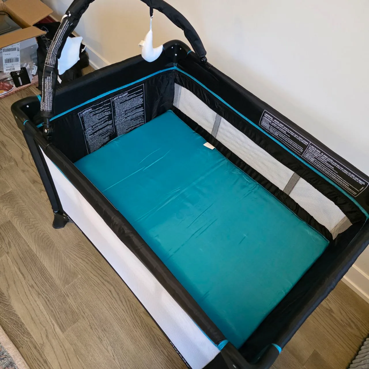 Harmony Play & Go Deluxe Playard, 40" x 28" x 29" image indicator(5)