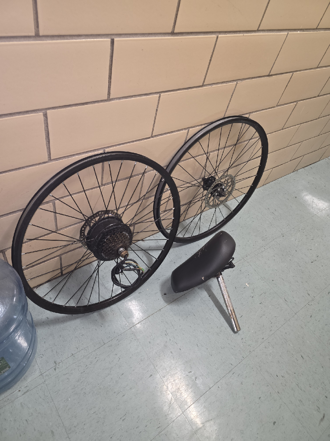 Bike Wheel Set & Seat - photo 3