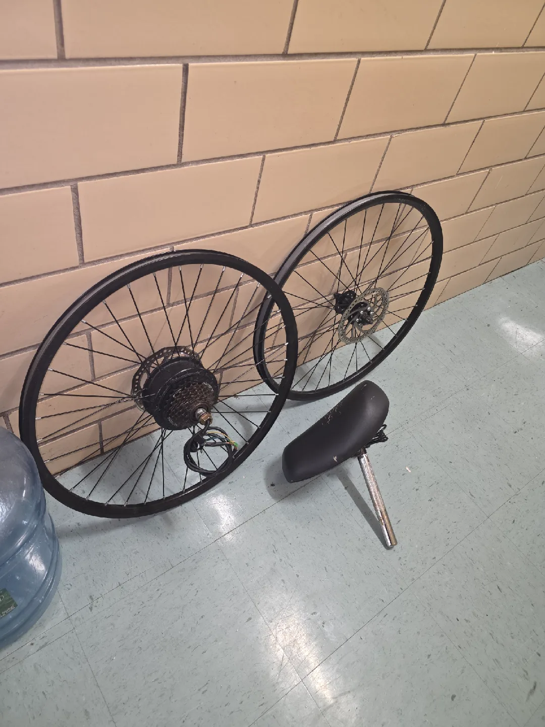 Bike Wheel Set & Seat image indicator(3)