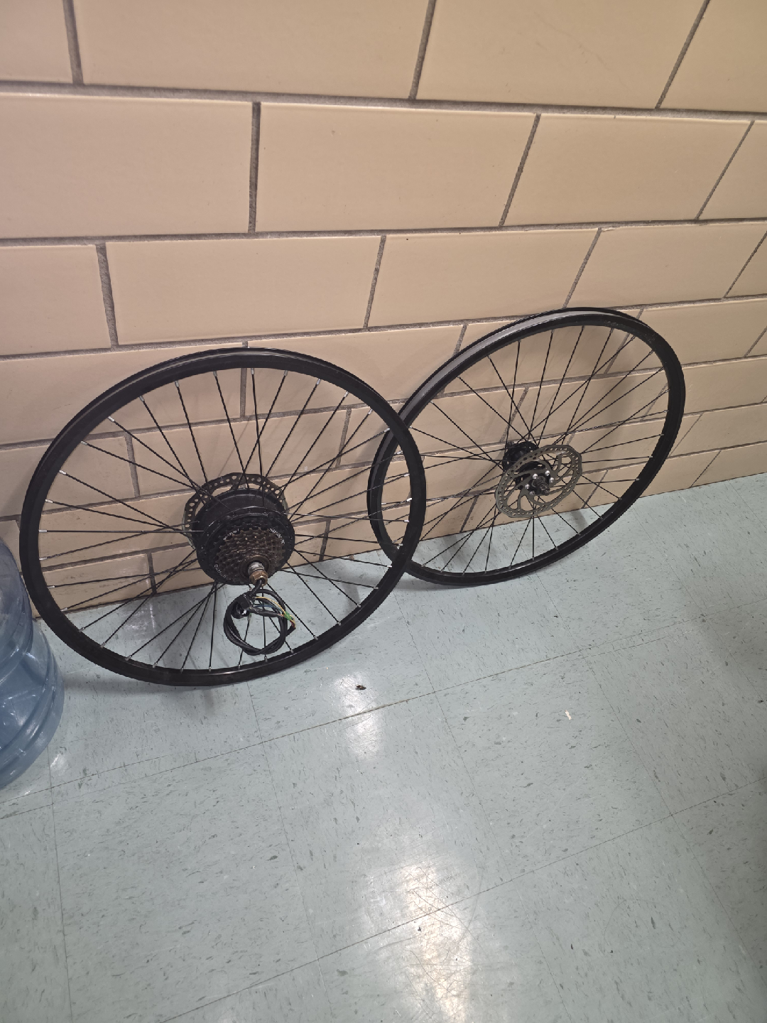 Bike Wheel Set & Seat - photo 4