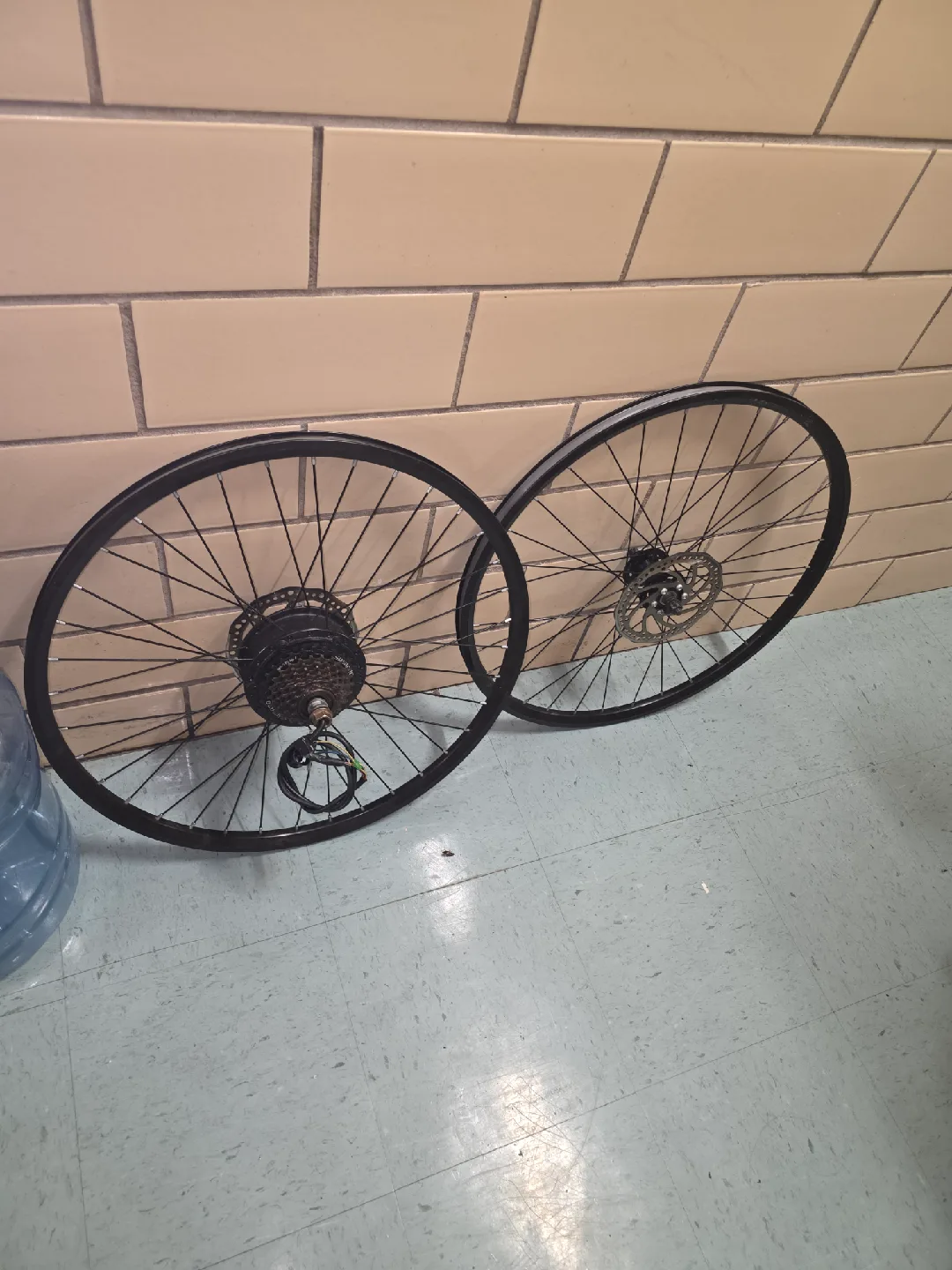 Bike Wheel Set & Seat image indicator(4)