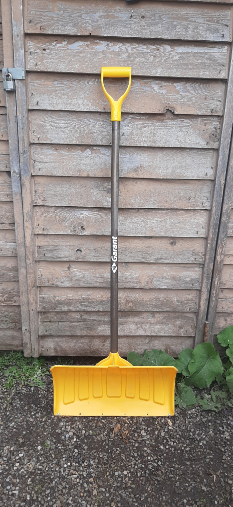 Garant Yellow Snow Shovel