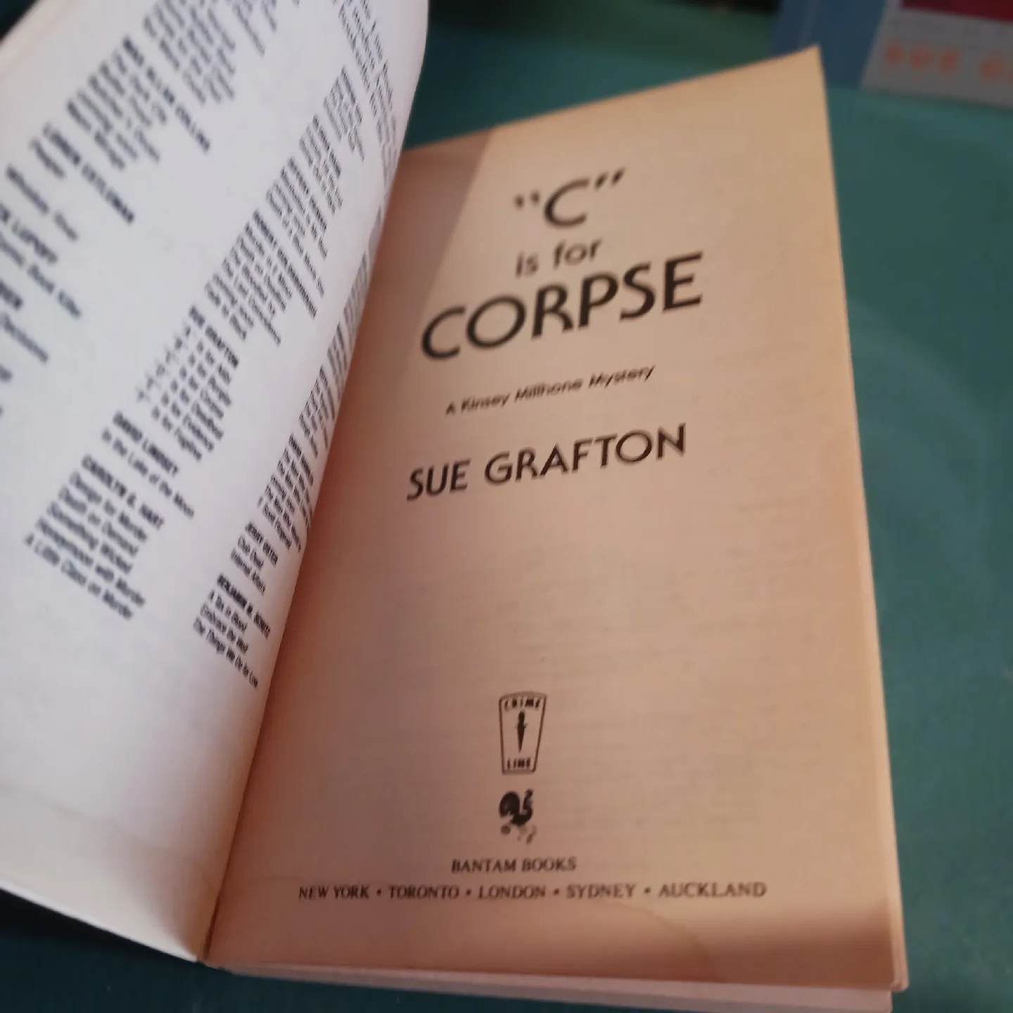 Kinsey Millhone Mysteries: 'C' and 'D' Paperbacks image indicator(4)
