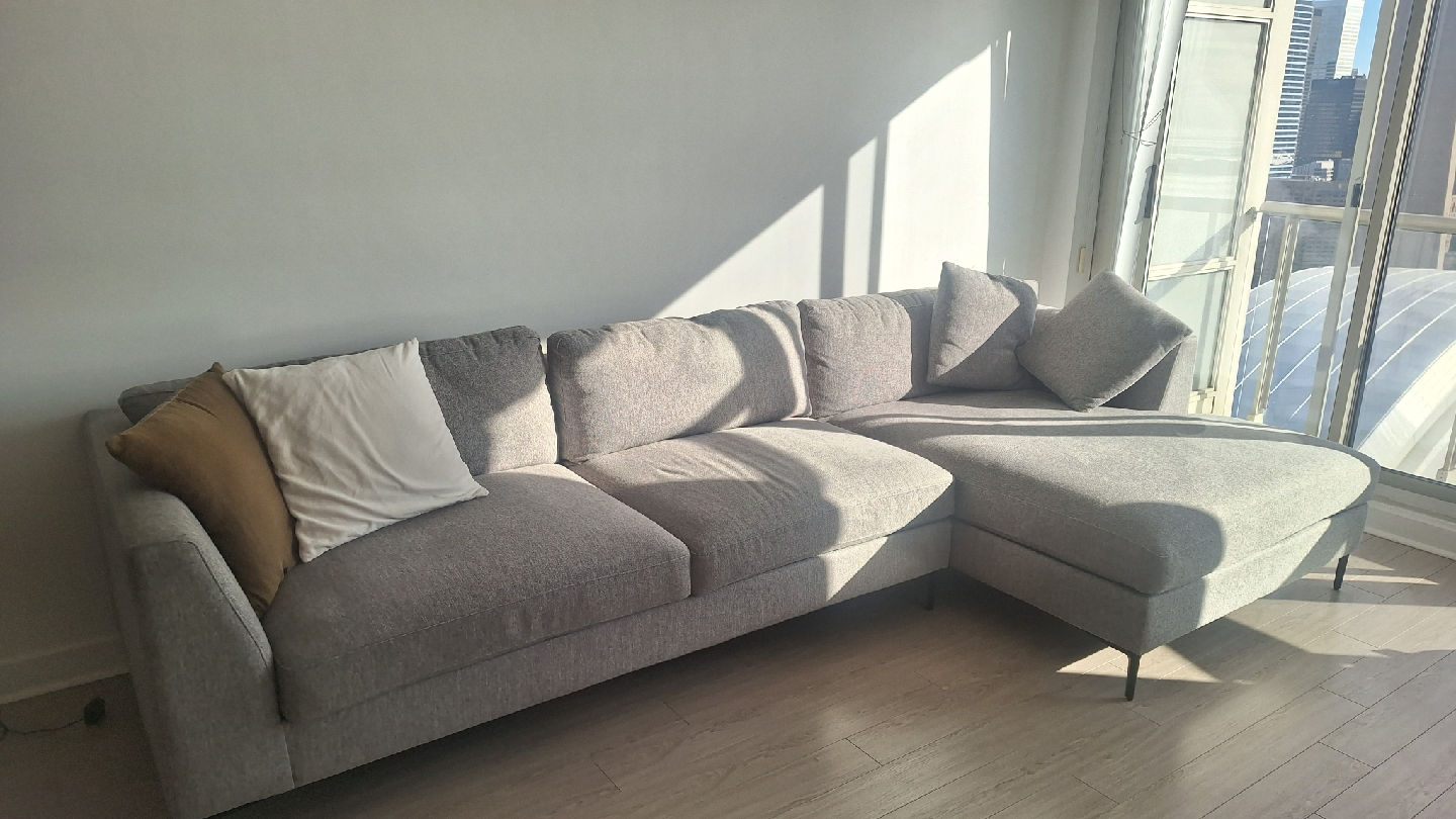 Sectionnal Sofa with cushions