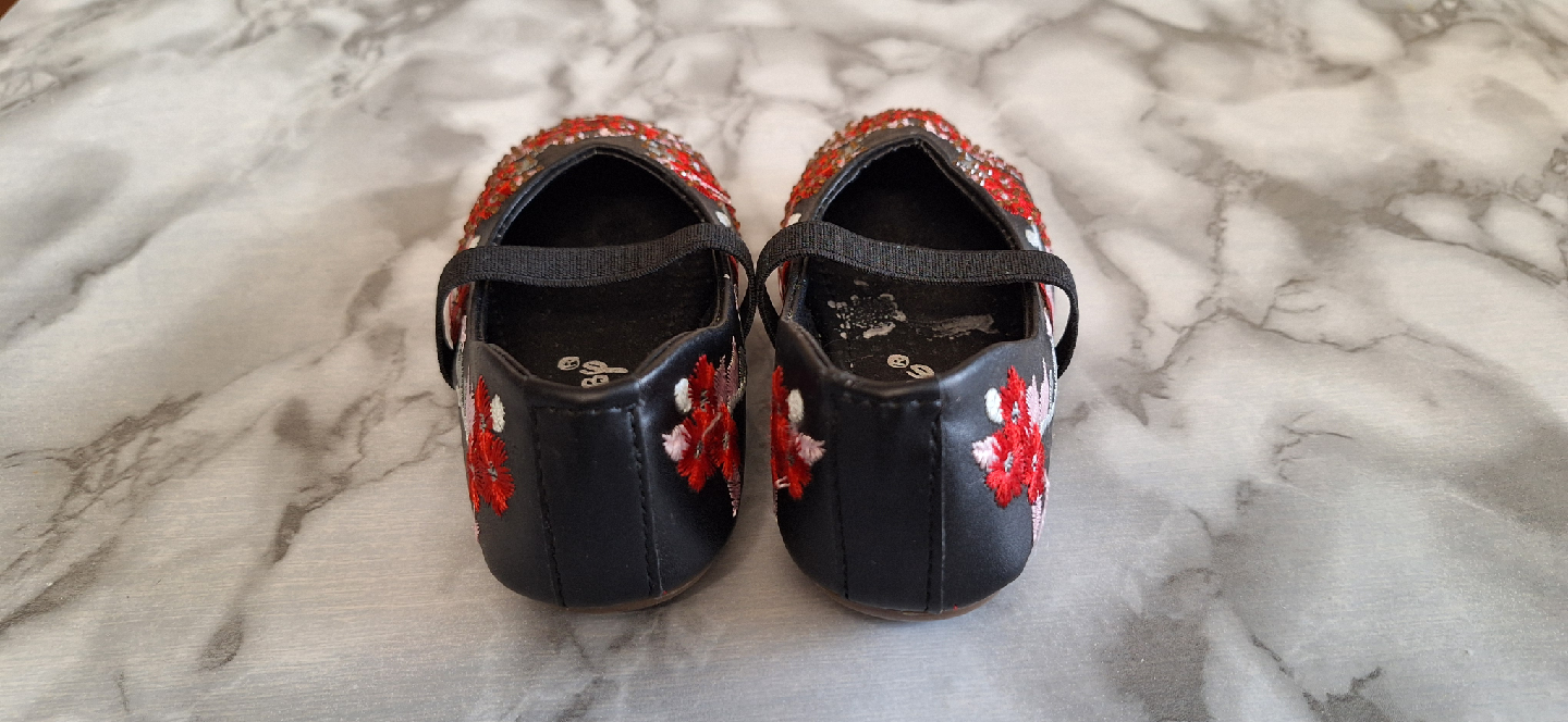Nice Baby girl Black Floral Shoes - Size 4 - photo 3