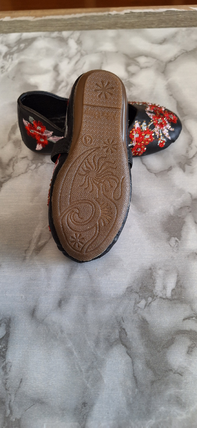 Nice Baby girl Black Floral Shoes - Size 4 - photo 5
