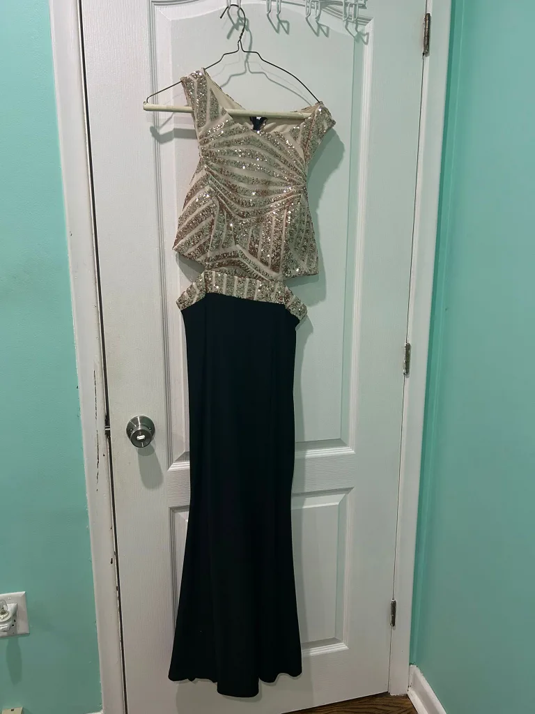 Selection of Formal Dresses image indicator(4)