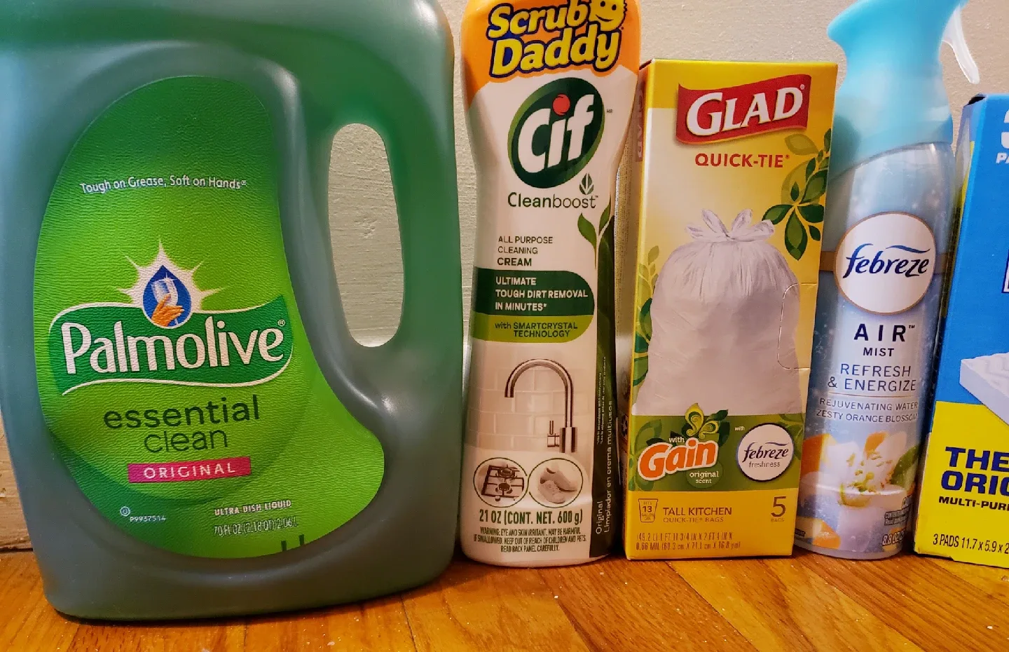 Household bundle. Palmolive Scrub daddy Glad and more! image indicator(2)