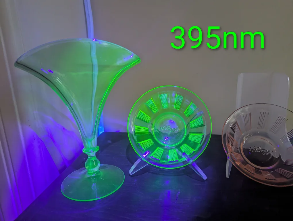 Vintage uranium and pink glassware - glows under blacklight image indicator(3)