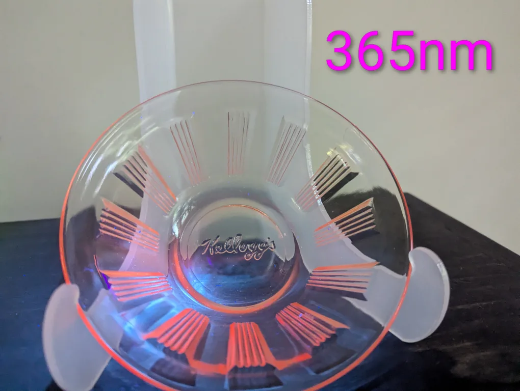 Vintage uranium and pink glassware - glows under blacklight image indicator(5)