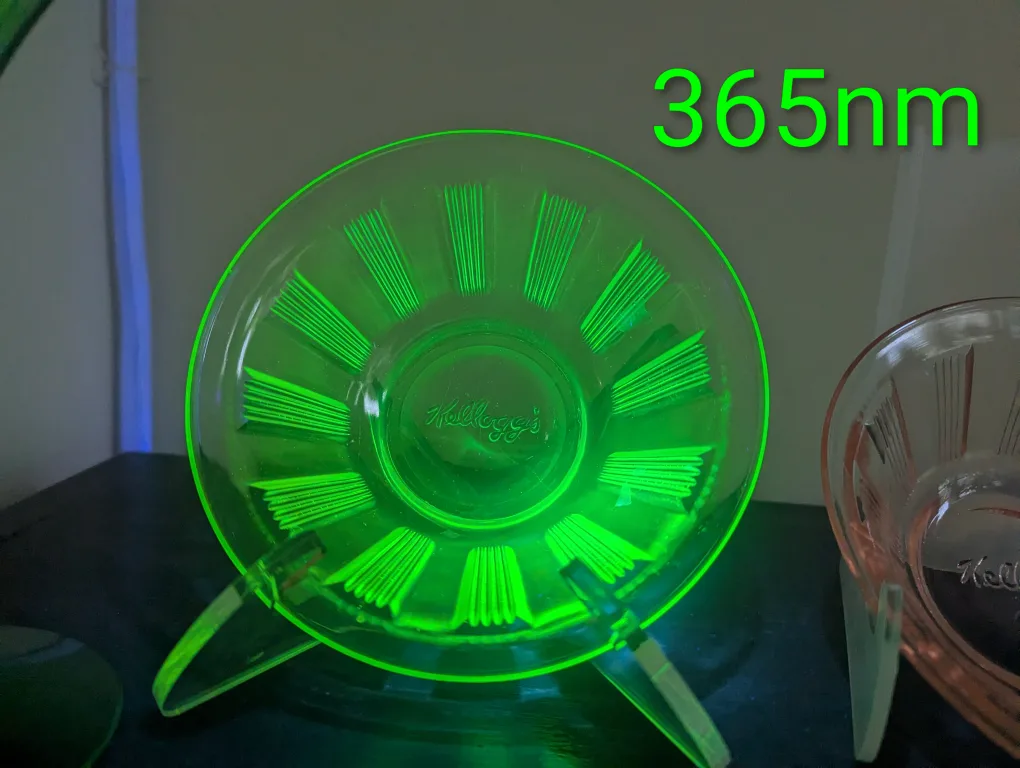 Vintage uranium and pink glassware - glows under blacklight image indicator(6)