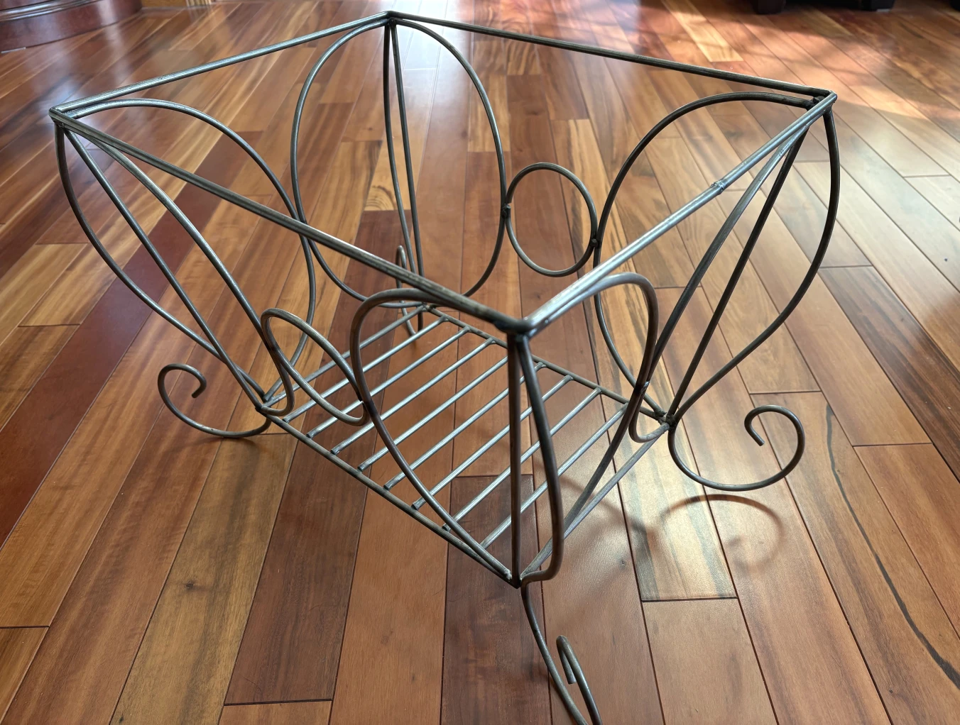 Vintage Magazine Rack - photo 2