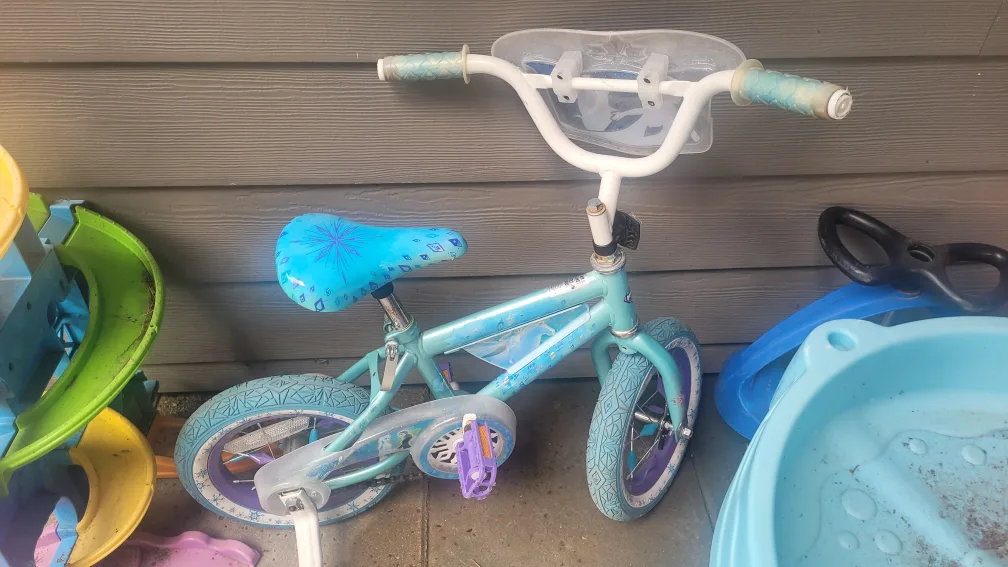 Disney Frozen Kids Bike thumbnail
