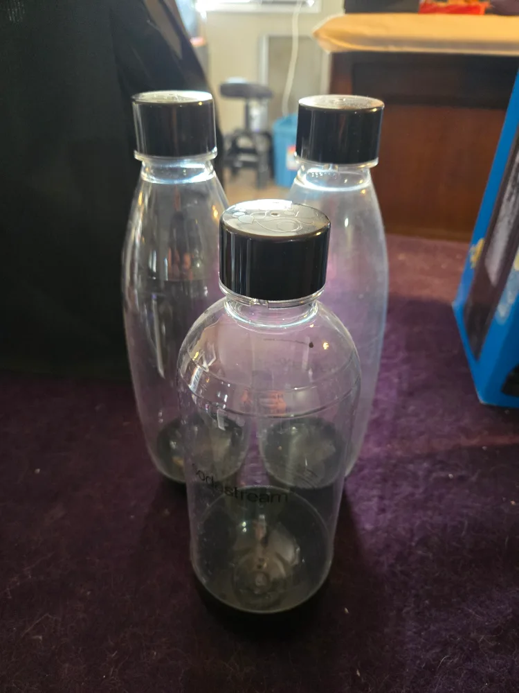SodaStream Jet with bottles and CO2 image indicator(2)
