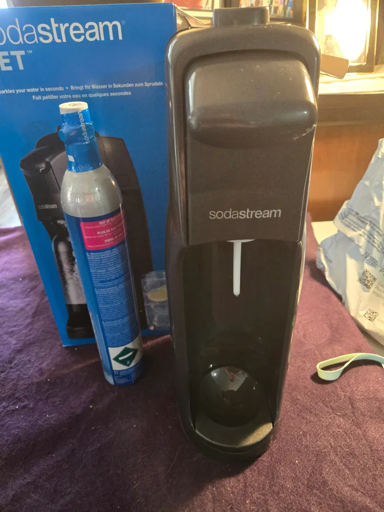 SodaStream Jet with bottles and CO2 image indicator(3)