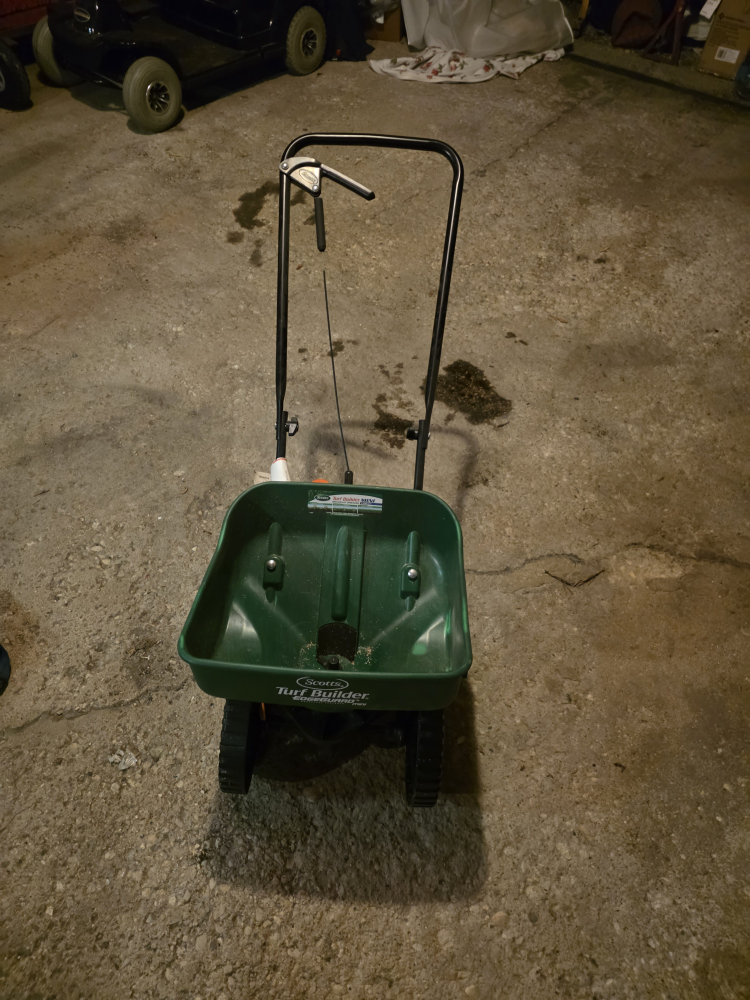 Scotts Turf Builder Mini Broadcast Spreader