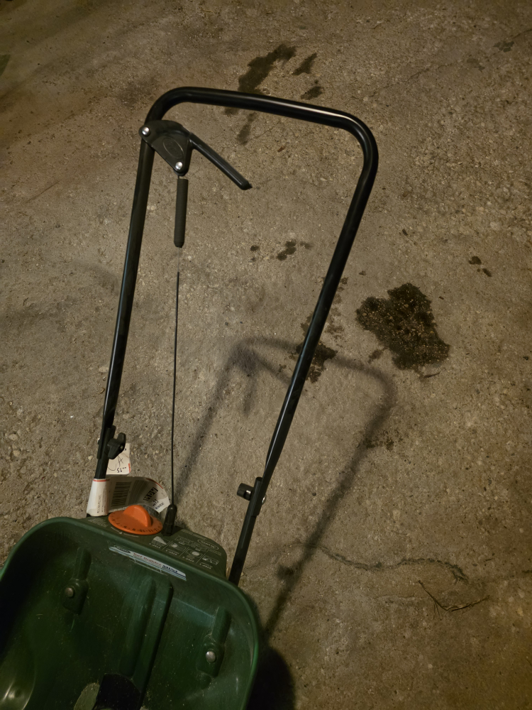 Scotts Turf Builder Mini Broadcast Spreader - photo 4
