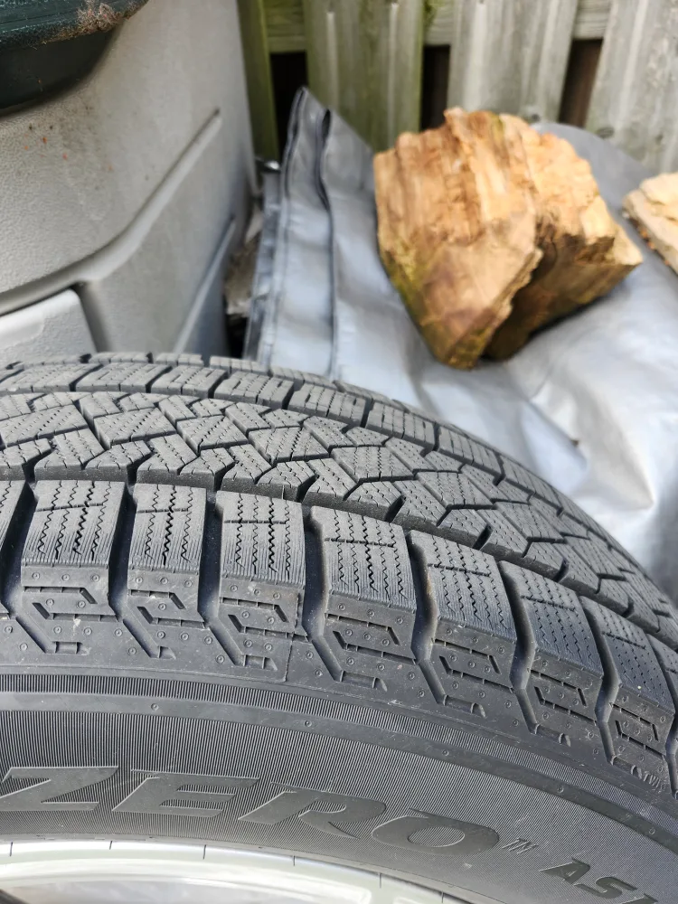 Pirelli Ice Zero Studless Winter Tires on Audi Rims image indicator(7)