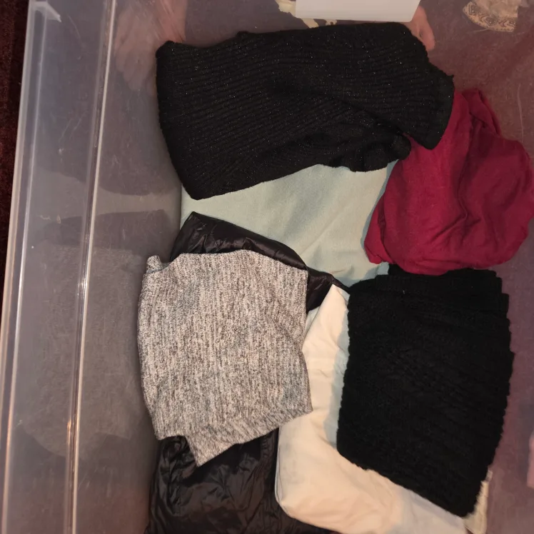 **available Medium Clothing Bundle Deal image indicator(2)