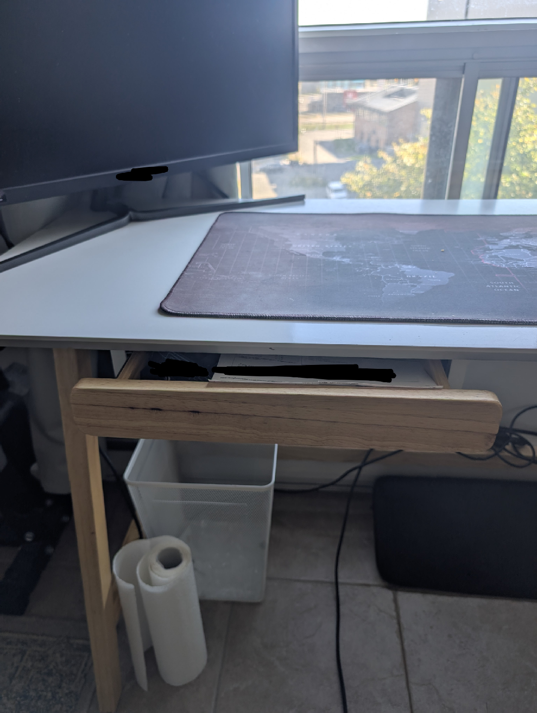 White Desk with Wooden Legs - photo 3