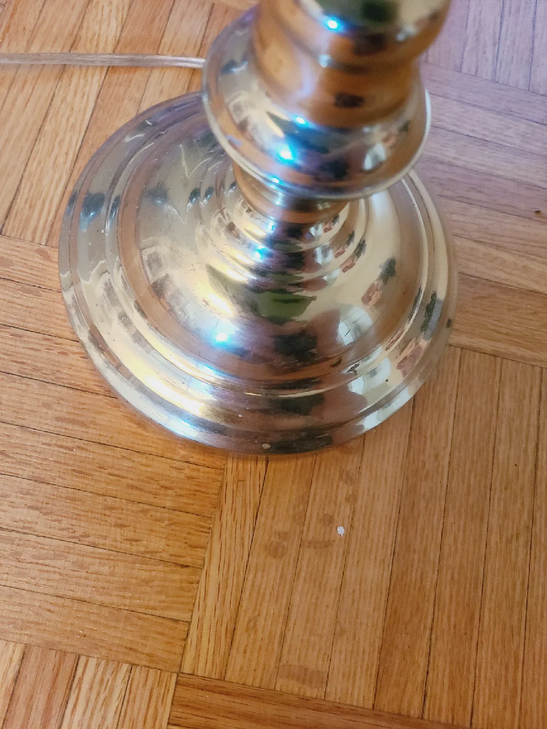 Free READ Ad.Banker's Lamp - Green Glass & Brass Finish image indicator(3)