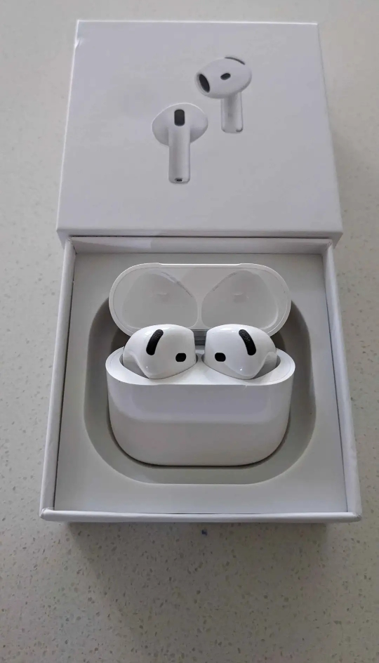 Apple AirPods 4 - photo 4