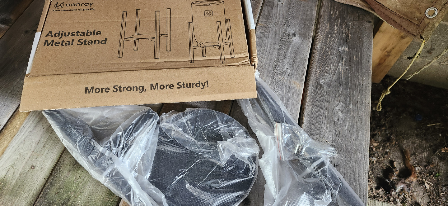 Keenray Adjustable Metal Plant Stand - New