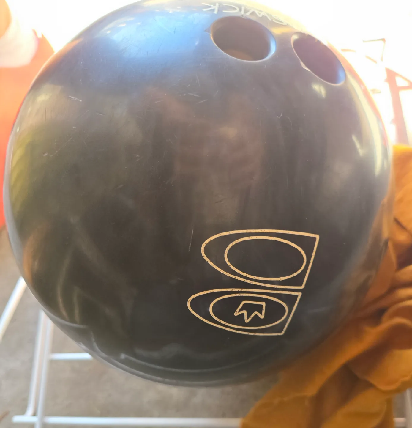 Brunswick Axis Bowling Ball & Bag image indicator(2)