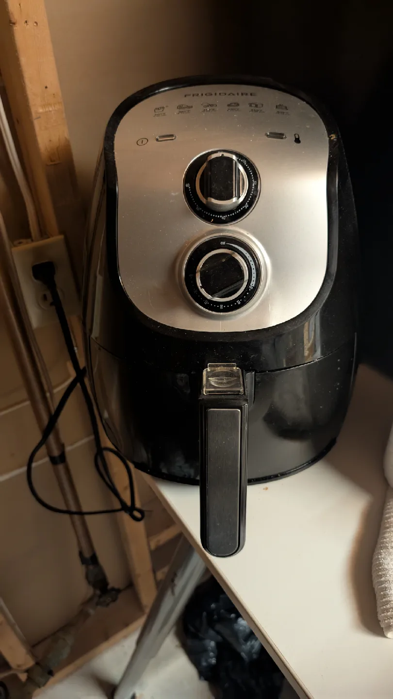 Frigidaire Air Fryer thumbnail