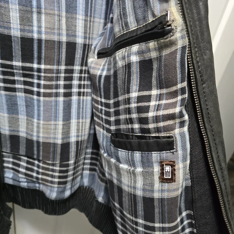 Mens Danier Black Leather Jacket - Size L image indicator(4)