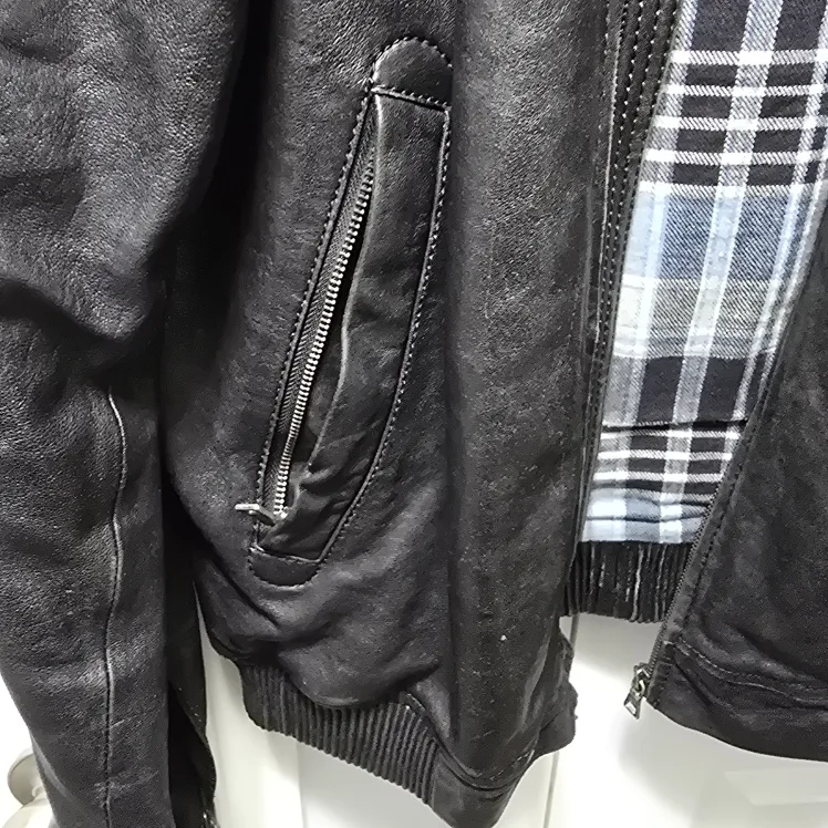 Mens Danier Black Leather Jacket - Size L image indicator(5)