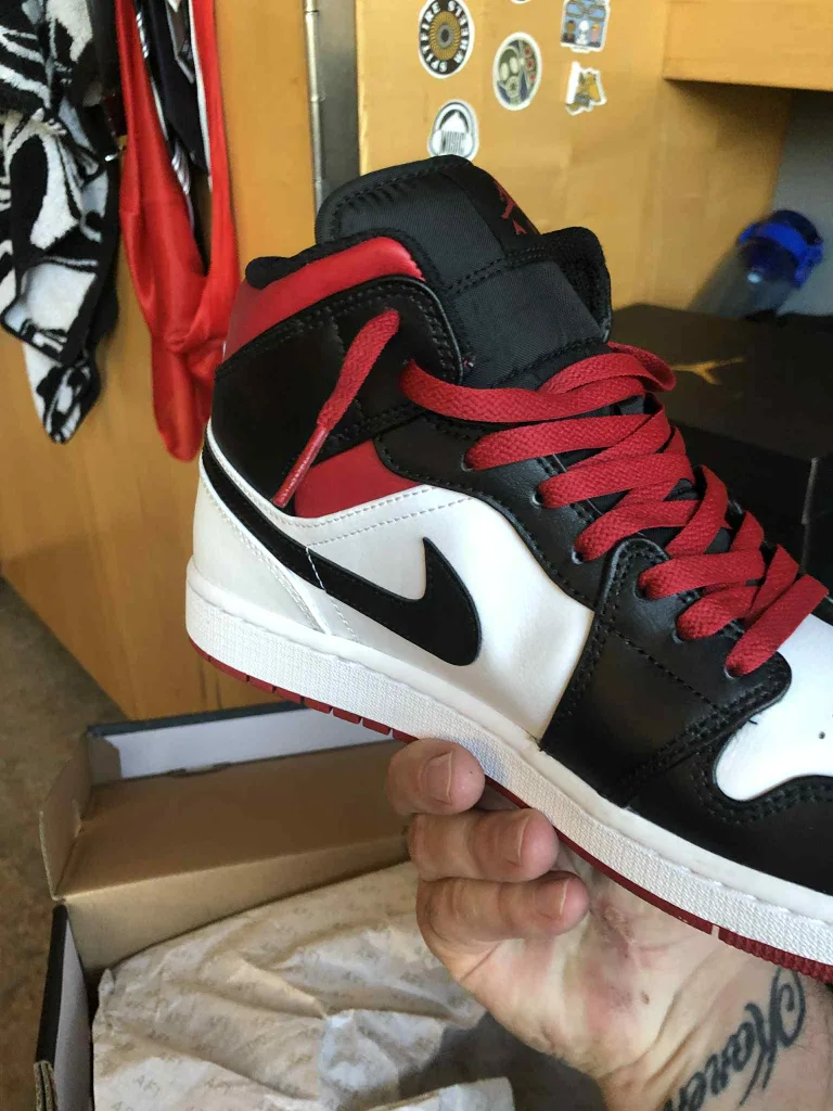 Nike Air Jordan 1 Mid - Black/Red/White thumbnail