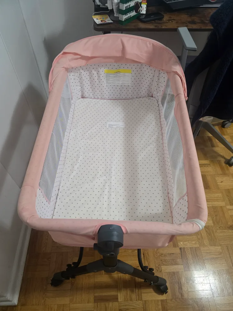 Pink Baby Bassinet image indicator(2)