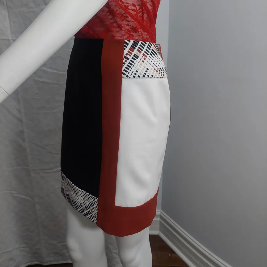 NEW White House Black Market Skirt - Size 00 NWOT image indicator(8)