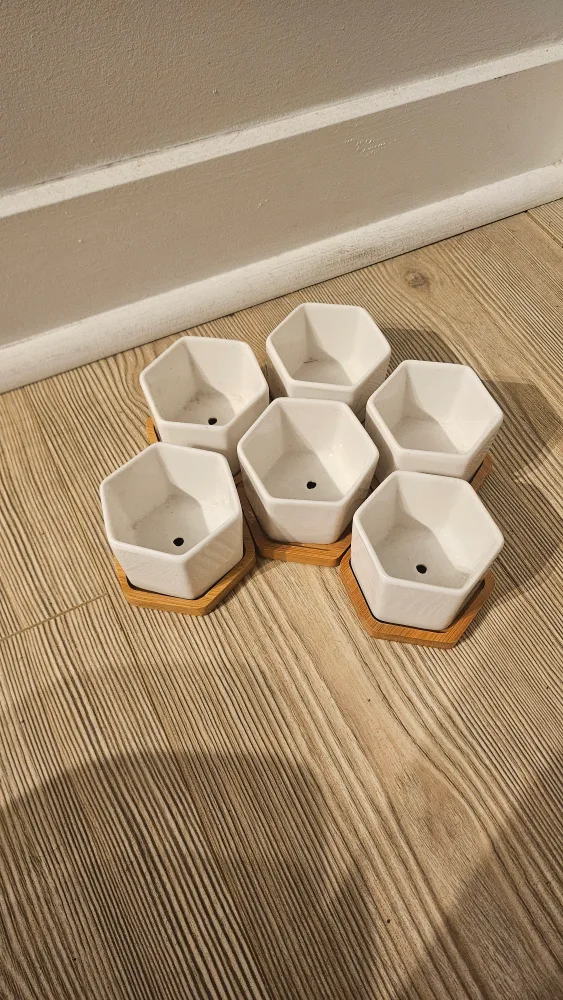 Mini planters with drainage hole thumbnail