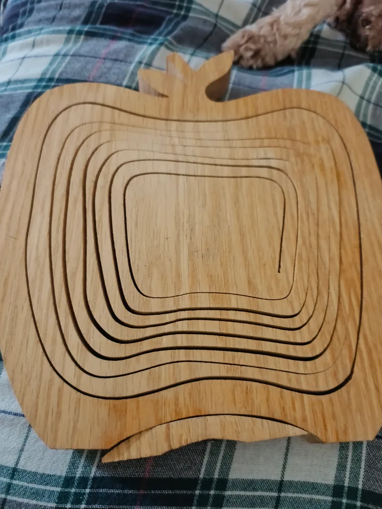 Wooden Apple Shaped Folding Basket image indicator(2)