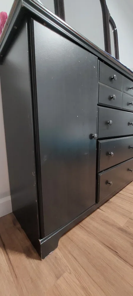 Dresser with Large Mirror (not attached) image indicator(3)