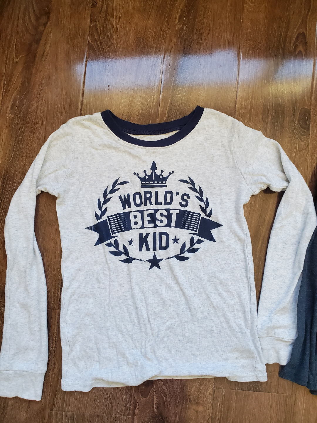 2 Long Sleeve Shirts - Size 5T - photo 2