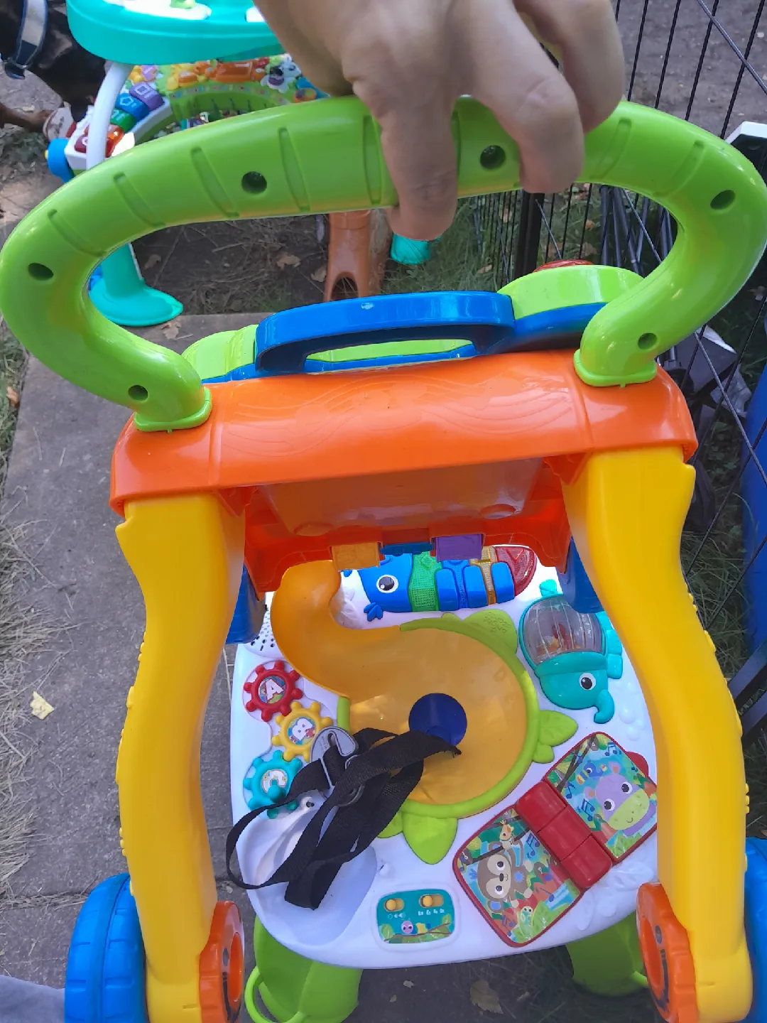 VTech Sit-to-Stand Learning Walker image indicator(2)