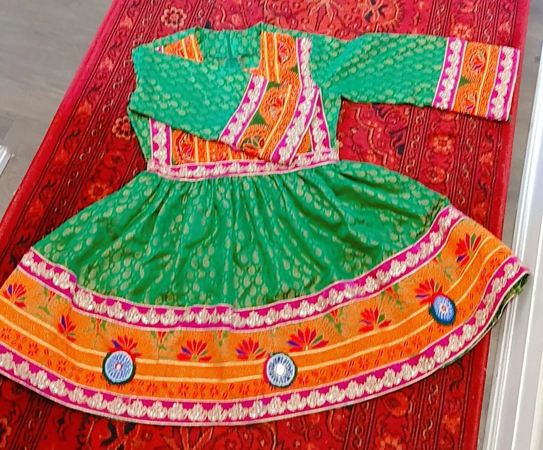 Afghan Traditional Dress image indicator(2)